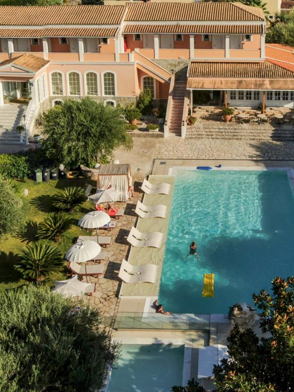 Nefeli Hotel in Dafnila-Kommeno